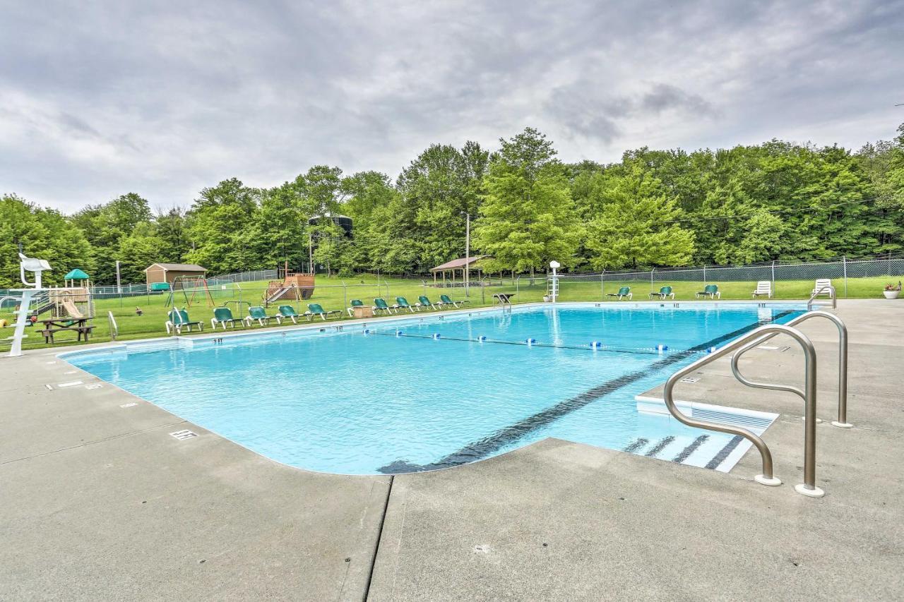 Lake Ariel Lake Wallenpaupack Cabin With Shared Pool!ヴィラ エクステリア 写真