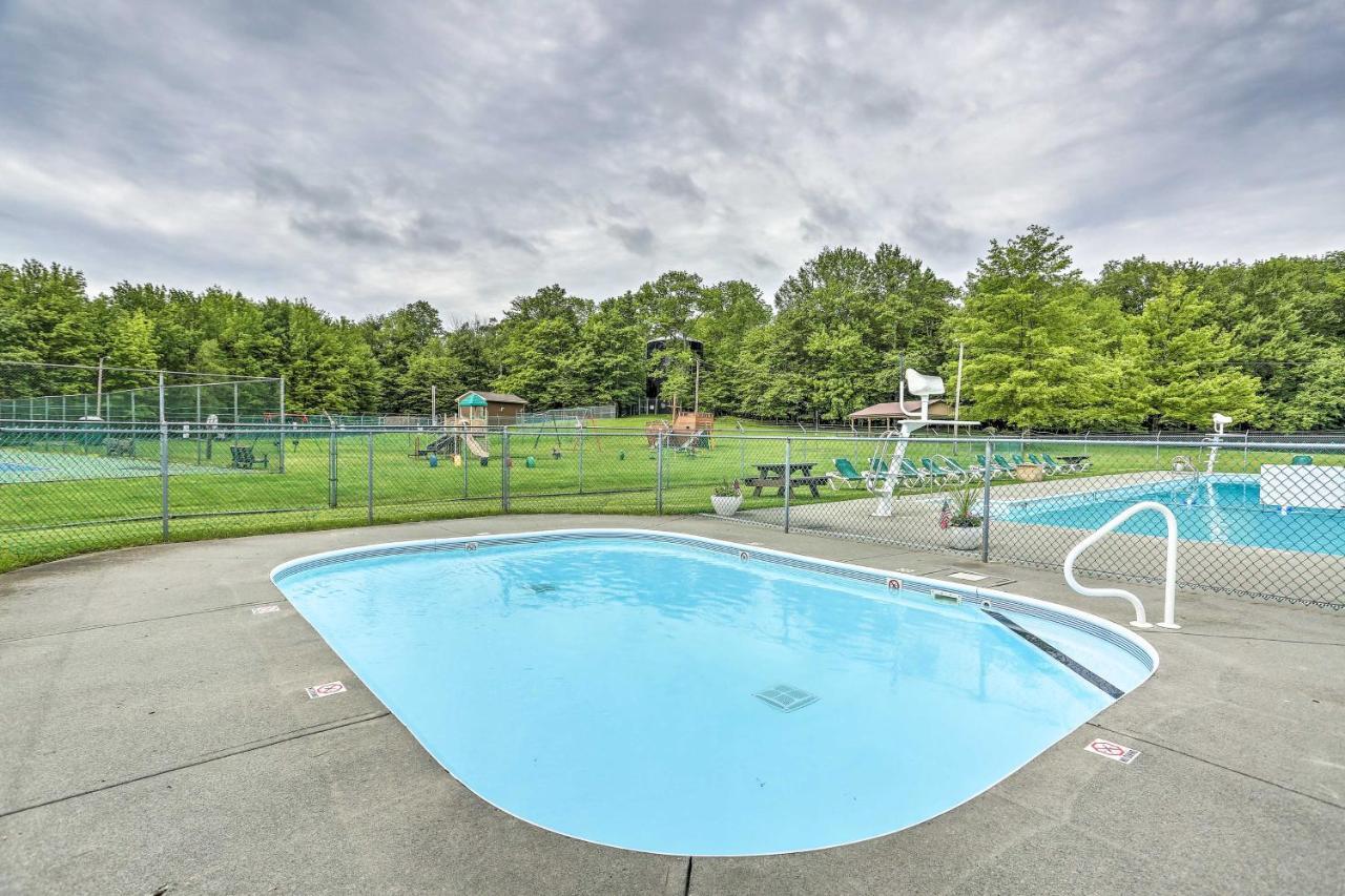 Lake Ariel Lake Wallenpaupack Cabin With Shared Pool!ヴィラ エクステリア 写真