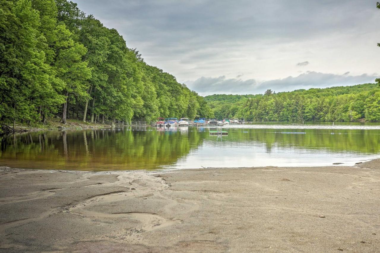 Lake Ariel Lake Wallenpaupack Cabin With Shared Pool!ヴィラ エクステリア 写真