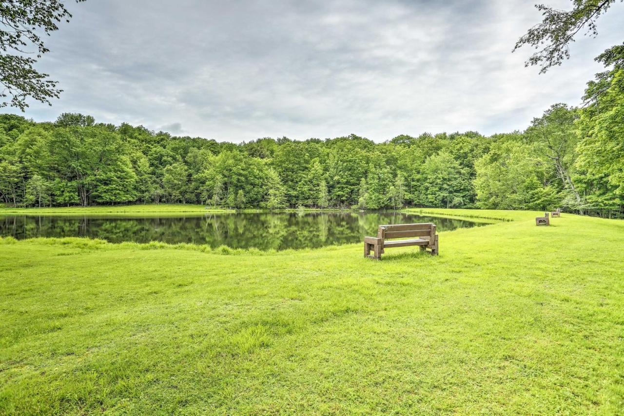 Lake Ariel Lake Wallenpaupack Cabin With Shared Pool!ヴィラ エクステリア 写真